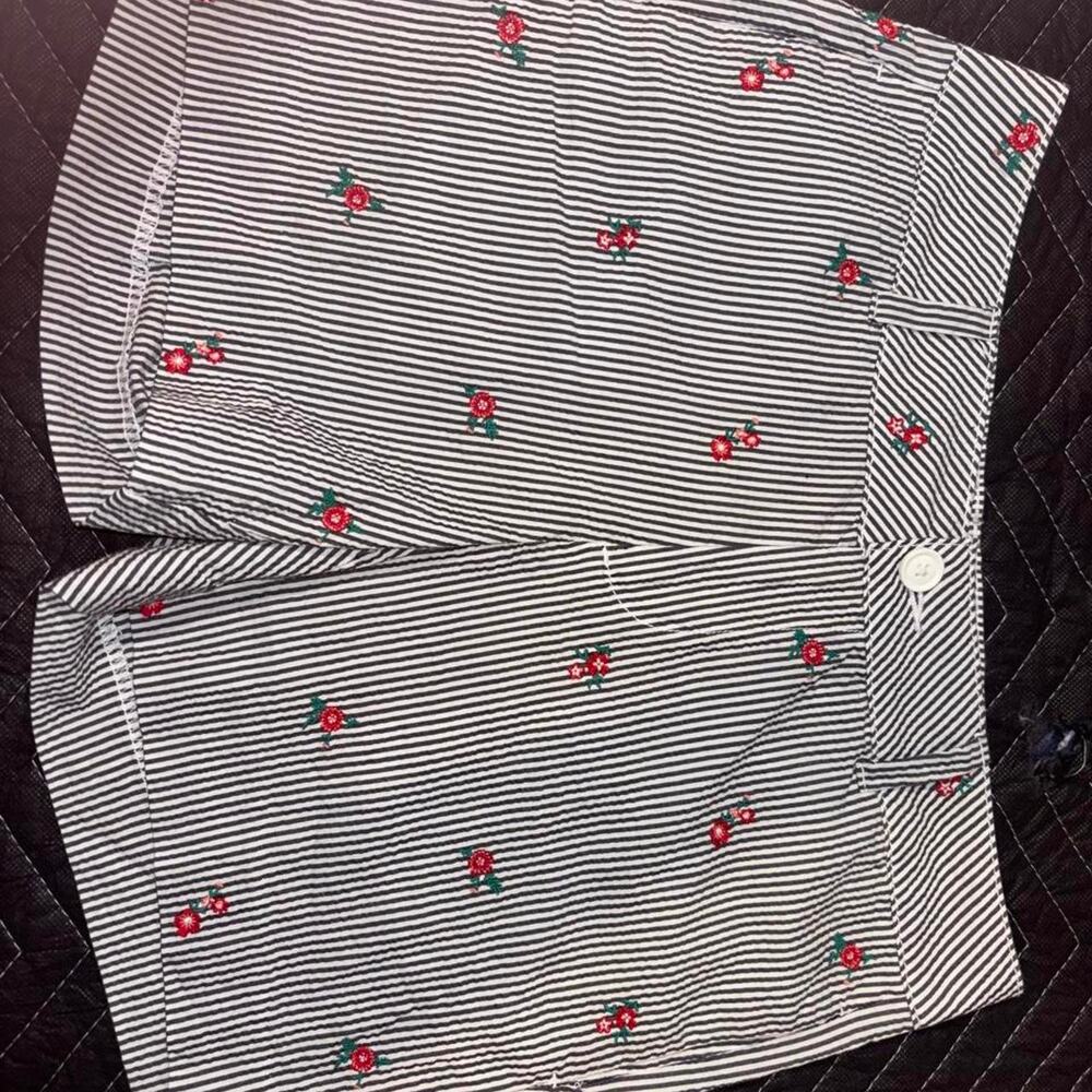 St. John's Bay white & black striped cotton/spandex shorts cherry embroidery sz4
